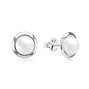 E-8660 - 925 Sterling silver stud with synthetic pearl.